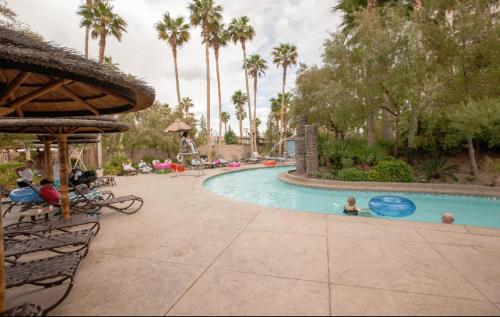 Suites at Tahiti Village Resort and Spa-No Resort Fee - image 5
