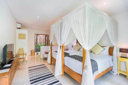 1 king bed, 2 twin beds