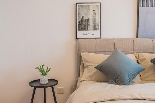 Xi'an Yanta·Xiaozhai· Locals Apartment 00135890