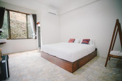 Guestroom, Yayo coffee and bed in Huai Chomphu
