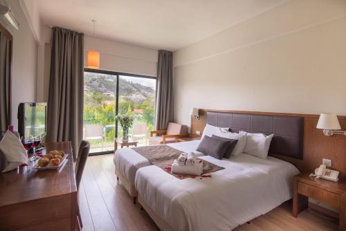 Rodon Hotel and Resort Rodon Hotel and Resort is a popular choice amongst travelers in Agros, whether exploring or just passing through. Both business travelers and tourists can enjoy the hotels facilities and services. 24