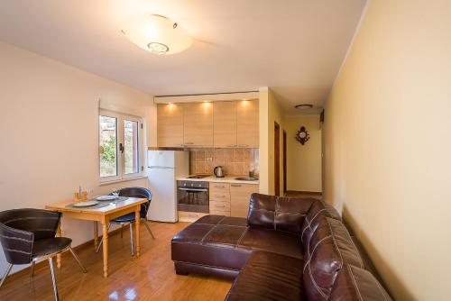 Family apartment in Becici - image 14