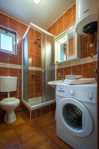Family apartment in Becici - image 7