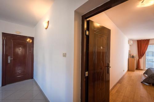 Family apartment in Becici - image 9