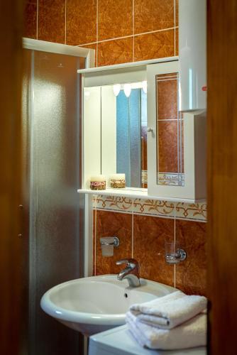 Family apartment in Becici - image 5