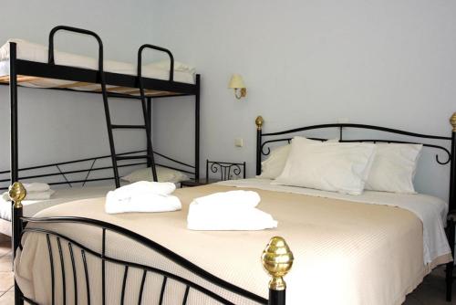 Hotel Makednos Hotel Makednos is perfectly located for both business and leisure guests in Chalkidiki. The hotel has everything you need for a comfortable stay. Free Wi-Fi in all rooms, facilities for disabled guest
