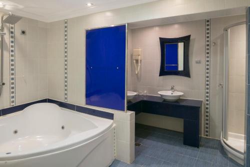 Magic Hotel - image 11