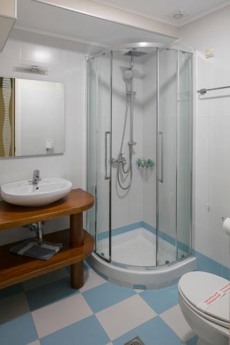Magic Hotel - image 4