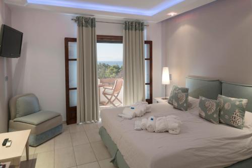 Magic Hotel - image 6