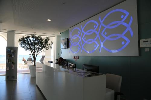 Front desk [24-hour]