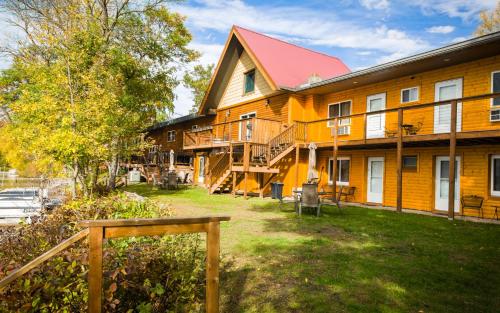 Curriers Lakeview Lodge - 숙소 외관