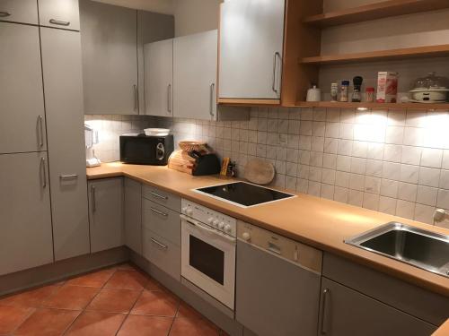 ห้องครัว, Ferienwohnung-Apartment Monika in Innsbruck-Igls in อินน์สบรูค-อิกลส์