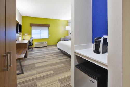 Holiday Inn Express Rochester-Victor, an IHG Hotel