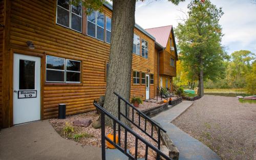 Curriers Lakeview Lodge - 출입구