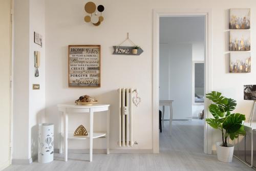 White Napoleone Apartment, Рим (фото 10)