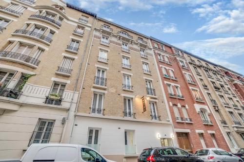 Exterior view, Paris Hotel in Clichy