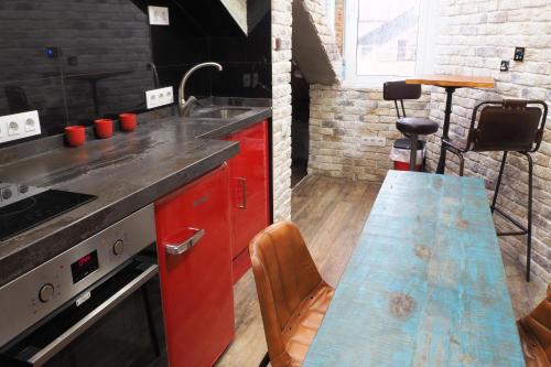 Tiny apartment on the roof touching Gibraltar in ลาลิเนียเดลาคอนเซพเซียน