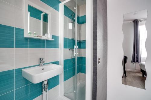 Paris Hotel - image 7
