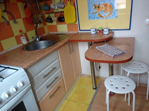 Two Bedroom Stepana Bandery Street - image 5