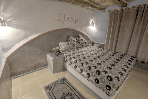 1 queen bed, 1 sofa bed