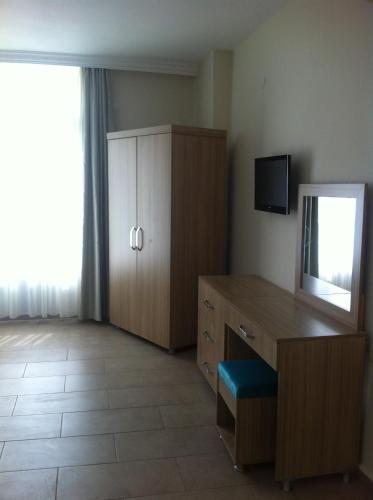 Ponz Hotel - image 2