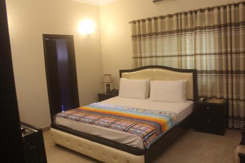 Motel Inn - image 3