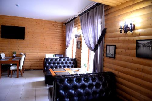 Pub/Lounge, Pride Hotel in Taraz