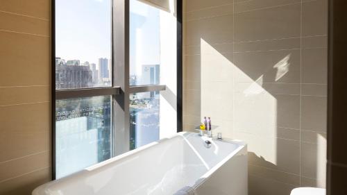 Bathroom, SSAW Boutique Hotel Ningbo CBD in Yinzhou Wanda Square