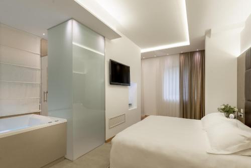 1 king bed, 1 sofa bed