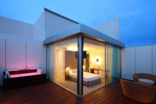 Deluxe Penthouse with Whirlpool tub