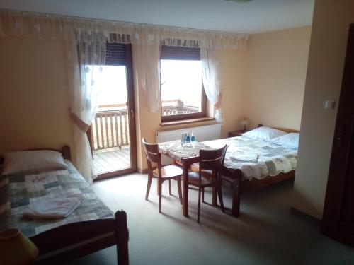 1 double bed, 2 twin beds