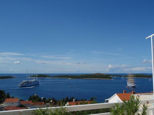  Room in Hvar town with sea view, balcony, air conditioning, Wi-Fi (3723-2) in Hvar
