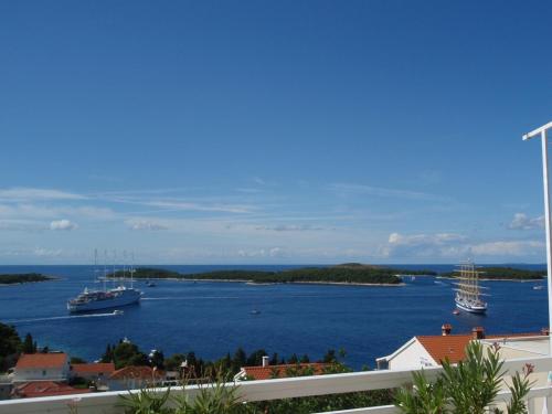  Room in Hvar town with sea view, balcony, air conditioning, Wi-Fi (3723-1) in Hvar
