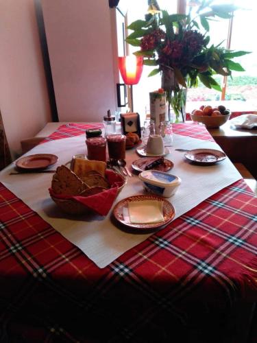 Toit ja joogid, Patio do Xisto in Gondramaz