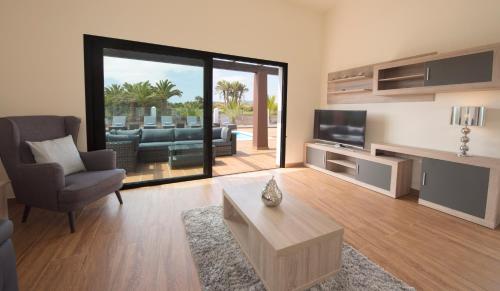 5 star luxury villa, private heated pool, golf & sea views. gîte à louer El Castillo