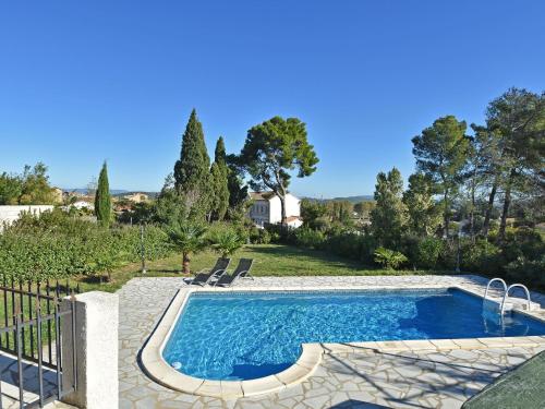 Spacious Holiday Home in Escales with Private Swimming Pool gîte à louer Conilhac-Corbières