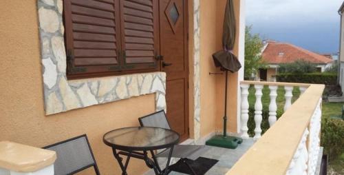 Studio Apartment in Nin with Balcony, Air Conditioning, Wi-Fi (3718-2) photo