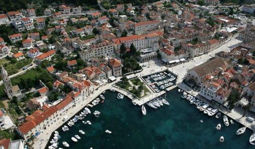 Apartment in Hvar town with sea view, terrace, air conditioning, W-LAN (3666-2)