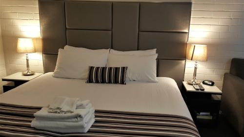Hibiscus Lakeside Motel Room Type - King Room with Lake View