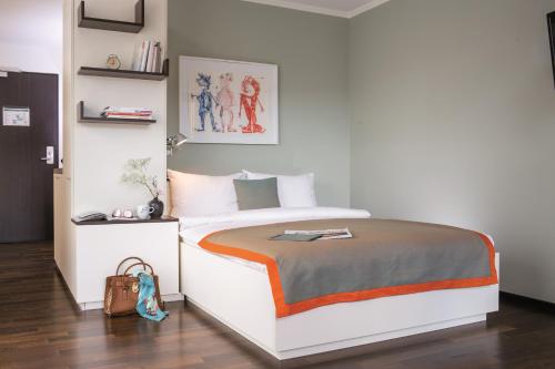 Business Double Room (140cm bed width)