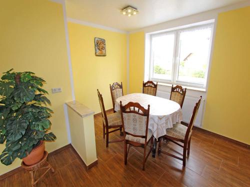 Ferienhaus mit 3 Schlafraeumen Vor - image 3