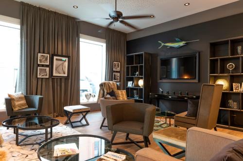 ห้องส่วนกลางสำหรับนั่งเล่น/ดูทีวี, HARBR Hotel Konstanz, a member of Radisson Individuals in คอนสแตนซ์