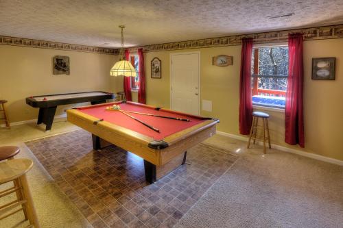 Bear Run Getaway #1136 - Three Bedroom Cabin Gatlinburg (TN)