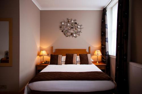 The City Hotel - image 13