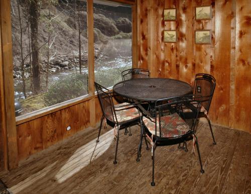 Bear Cabin #462 - Two Bedroom Cabin Gatlinburg (TN)