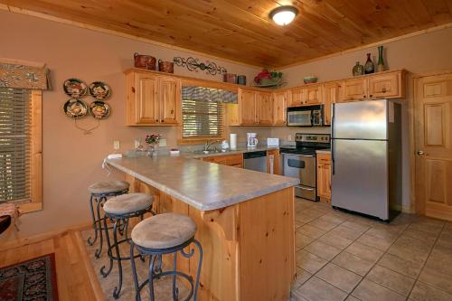 Rustic Elegance #422 - Two Bedroom Cabin Gatlinburg (TN)