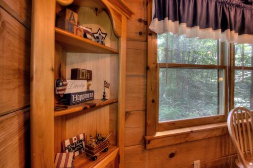 Americana #115 - One Bedroom Cabin Pigeon Forge (TN)