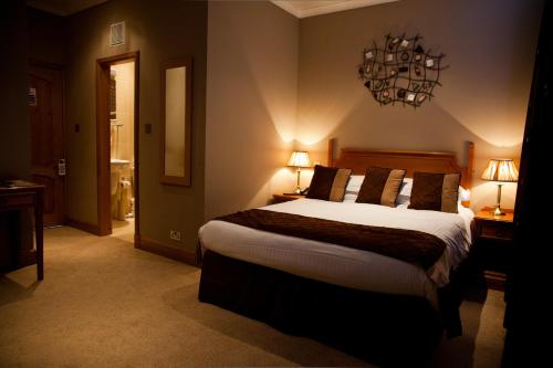 The City Hotel - image 4