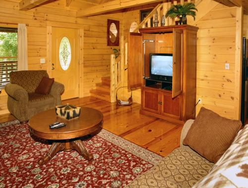 Trout House #350 - Three Bedroom Cabin Pigeon Forge (TN)
