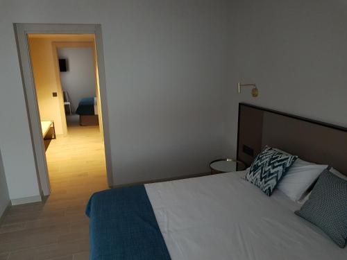 HOTEL TORRENT - image 9